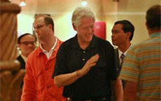 Ảnh Bill Clinton tại Hà Nội